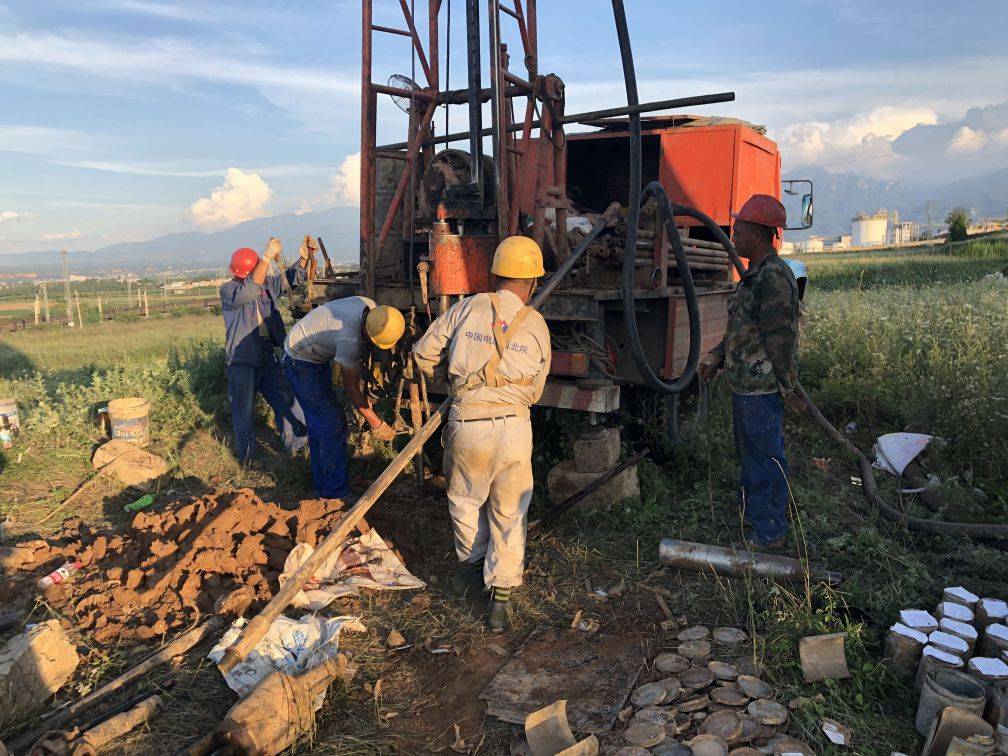 立足“铁路工程地质勘察,抓好生产安全”——中铁西安院铁路处西安南枢纽基地项目组(图5) 立足“铁路工程地质勘察,抓好生产安全”——中铁西安院铁路处西安南枢纽基地项目组(图5)