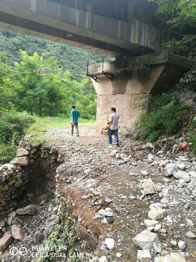 中铁西安院铁路交通设计处紧急投入襄渝、西康线水害抢险救灾(图4) 中铁西安院铁路交通设计处紧急投入襄渝、西康线水害抢险救灾(图4)