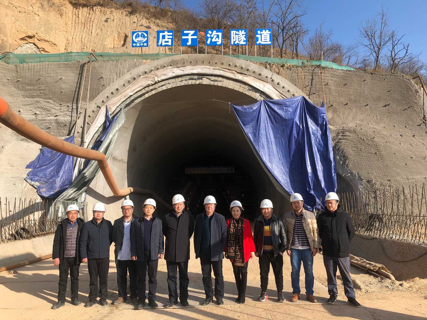 党北沈慰问宁正矿区铁路专用线EPC项目部一线员工并调研工程进展(图1)