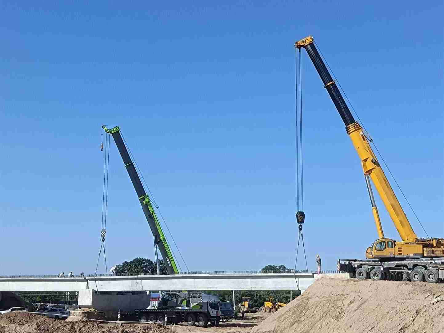 神渭管道富余煤浆工程铁路专用线EPC工程跨线桥架梁圆满成功(图2)