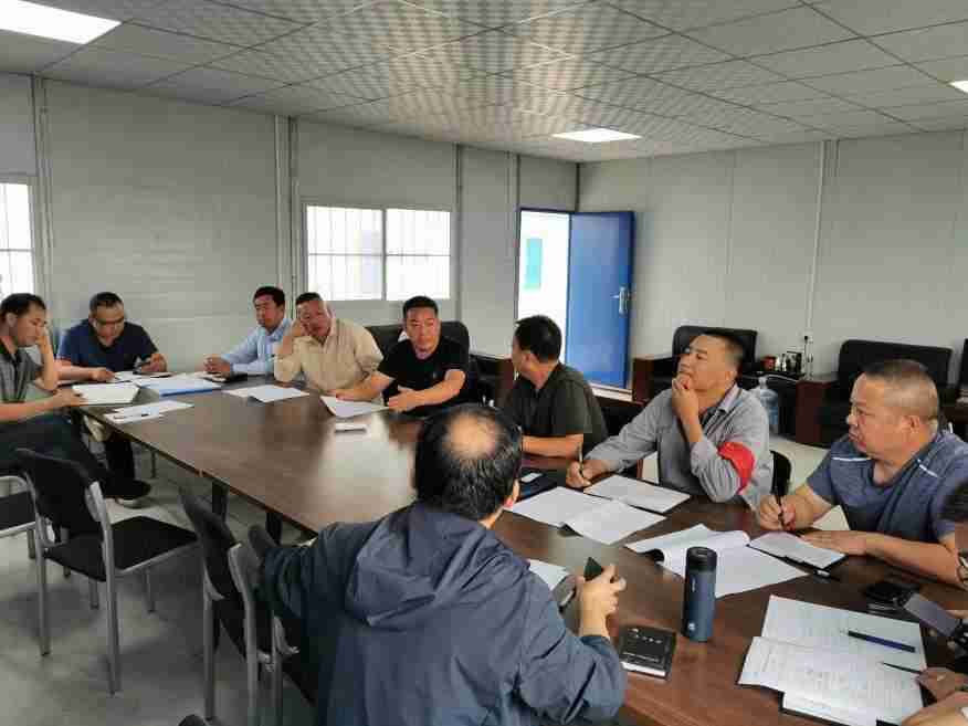 神渭管道富余煤浆工程铁路专用线EPC工程跨线桥架梁圆满成功(图4)
