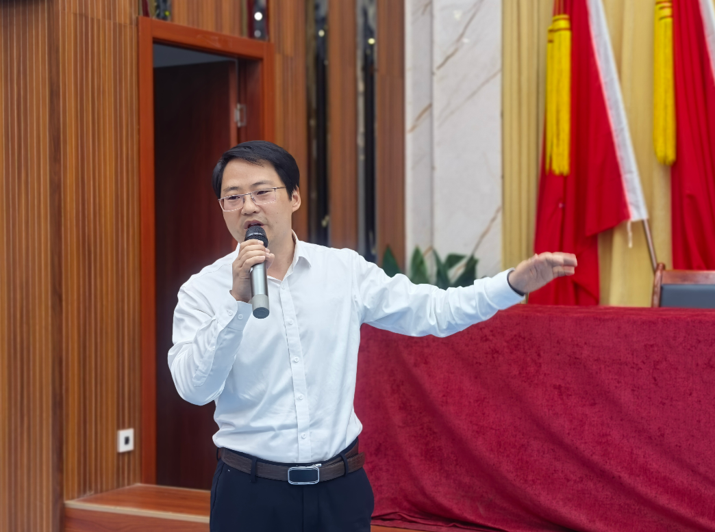 解放思想・开拓市场・增强竞争力 — 中铁西安院开展 “新质生产力驱动企业变革” 专题培训(图1) 解放思想・开拓市场・增强竞争力 — 中铁西安院开展 “新质生产力驱动企业变革” 专题培训(图1)